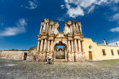 Fachada de la ruina del templo de Nuestra Señora del Carmen