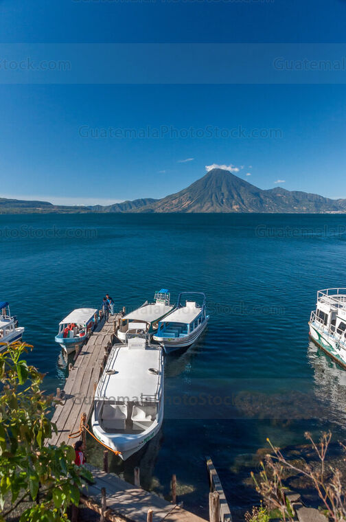 Lago de Atitlán y Volcán Tolimán