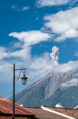 Volcan de Fuego y Farolito de la Antigua Guatemala