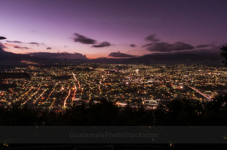 Anochecer en la Ciudad de Quetzaltenango