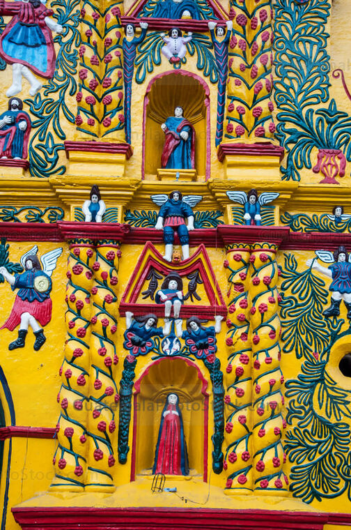 Detalle de la fachada del Templo de San Andres Xecul