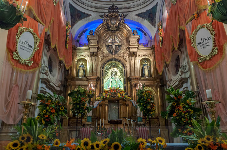Altar de la Basilica de la Virgen del Rosario