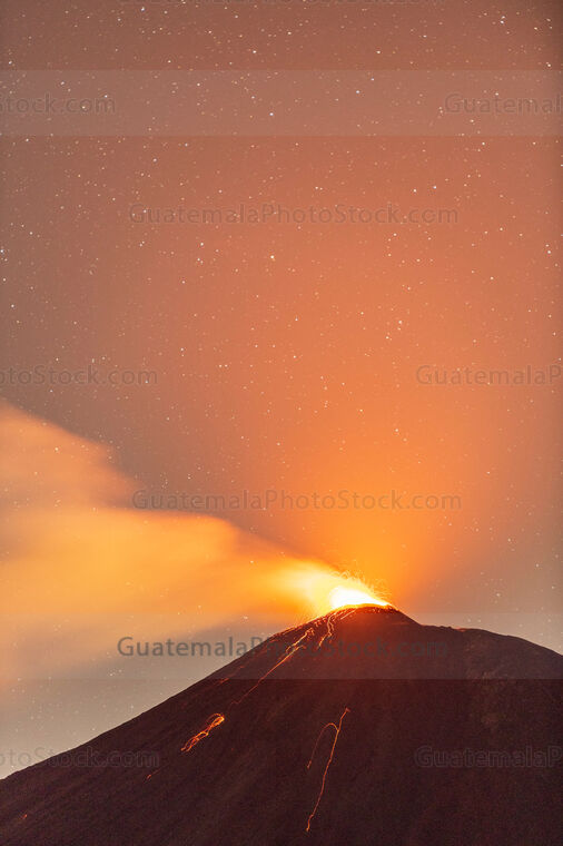 Erupción nocturna del Volcán de Pacaya