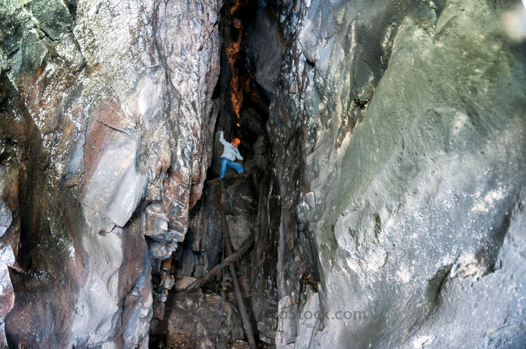 Interior de la Cueva Campana Abaj