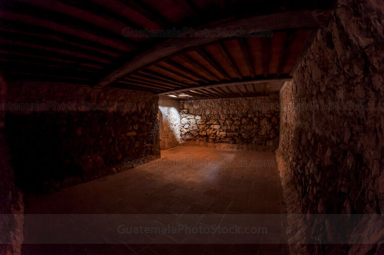 Interior de las masmorras del Castillo de San Felipe de Lara