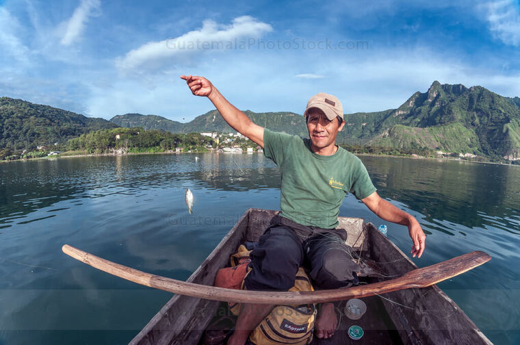 Pescador en San Juan La Laguna