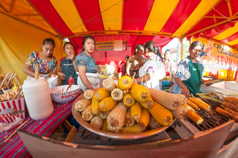 Venta de elotes Feria de Jocotenango