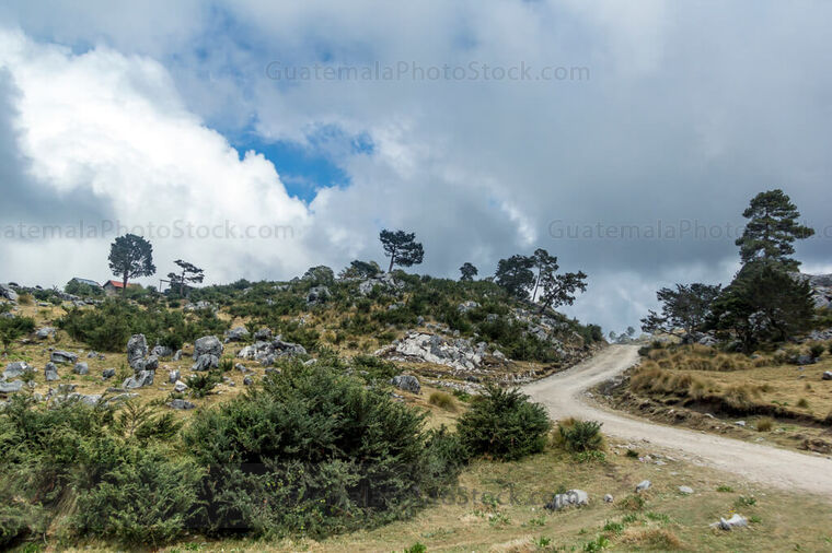 Paisaje rocoso en la cumbre de la Sierra de los Cuchumatanes