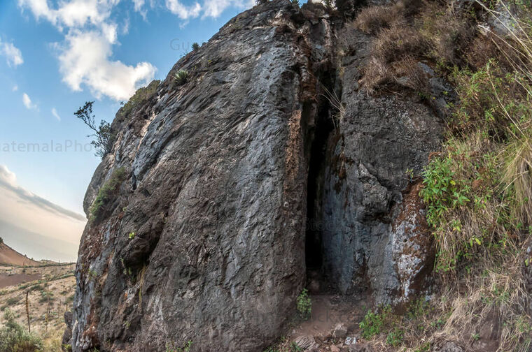 Cueva Ceremonial del Cerro Chacash