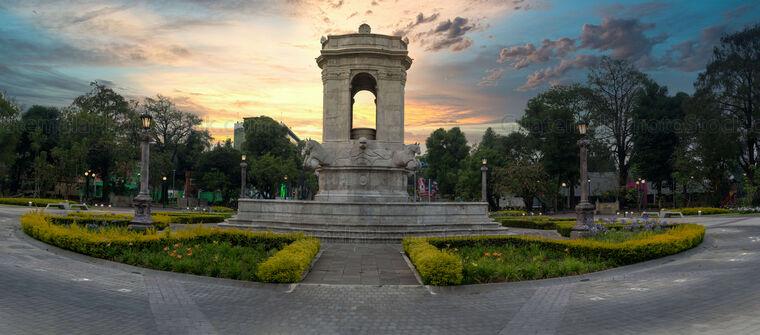 Plaza España, Fuente de Carlos III