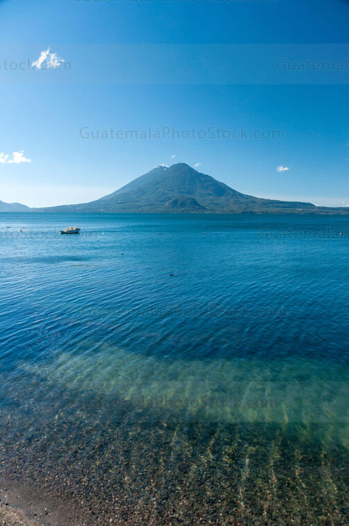 Lago de Atitlán y Volcanes
