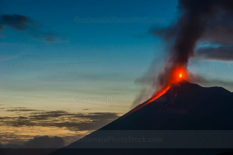 Erupción volcán de fuego