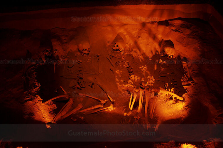 Osamentas del sistema funerario del Templo de Quetzalcoat