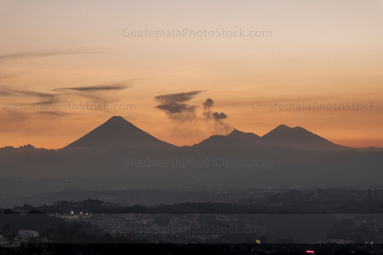 Volcanes alrededor de la Ciudad de Guatemala