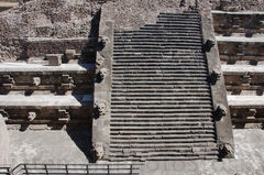 Escalinata principal de la Piramide de Quetzalcoatl