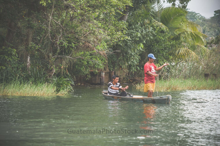 Pescadores en Río Dulce