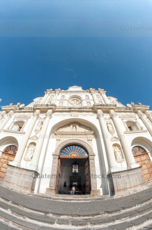 Fachada y Atrio de San José Catedral