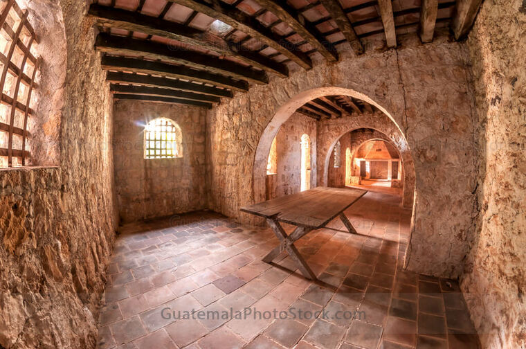 Interior del comedor del Castillo de San Felipe de Lara