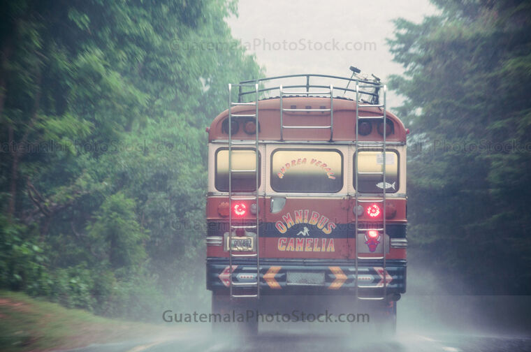 Bus extraurbano hacia la Antigua Guatemala