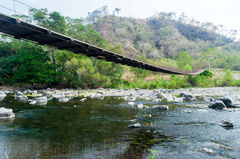 Puente colgante sobre el río Las Margaritas