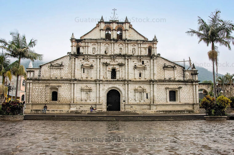 Foto de Fachada de la Iglesia Católica de Panajachel – Fotos de Guatemala,  