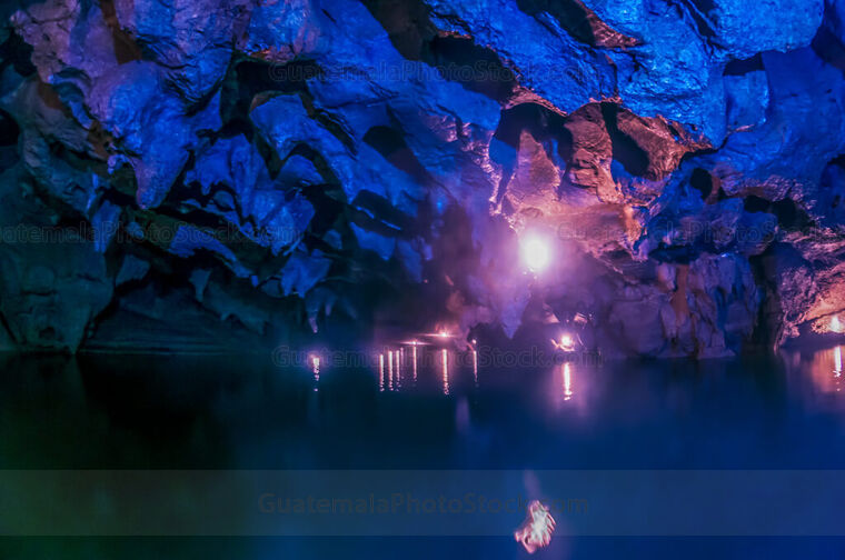 Interior de la Cueva de Kan-Ba
