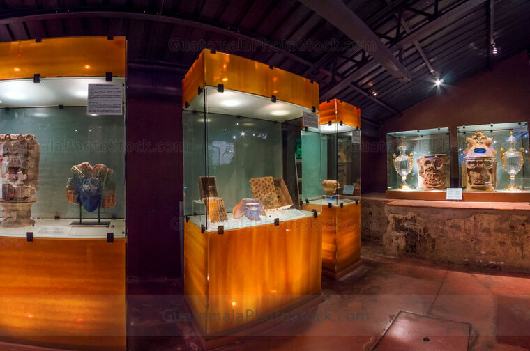 Museo Vical arte precolombino y vidrio moderno