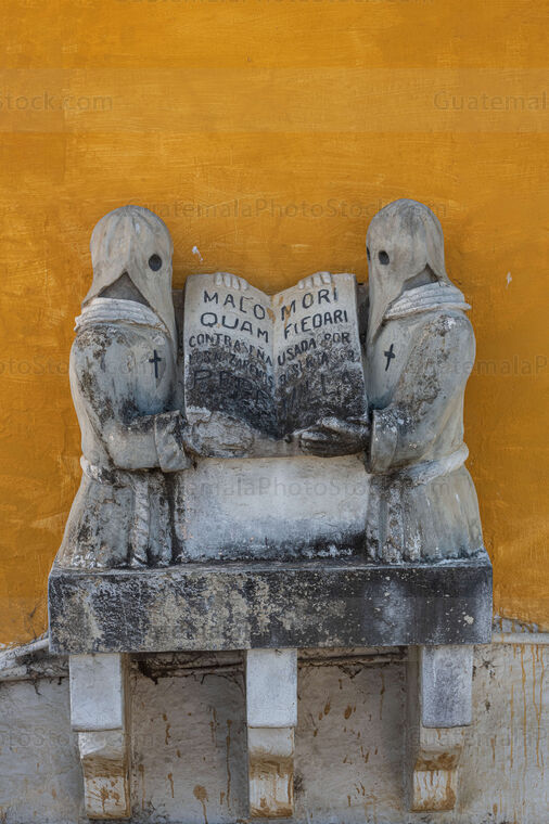 Monumento a Pepe Milla en la entrada a Antigua Guatemala