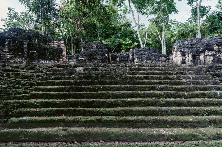 Vestigios mayas en Tikal