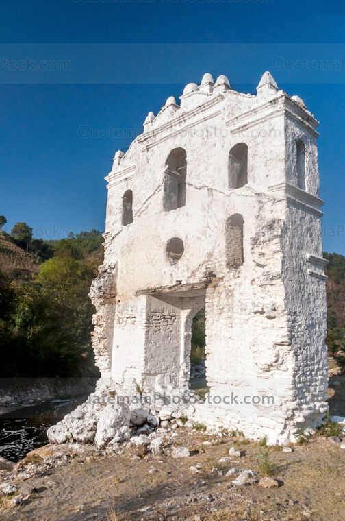 Ruina de la fachada del templo de Pueblo Viejo, San Sebastian
