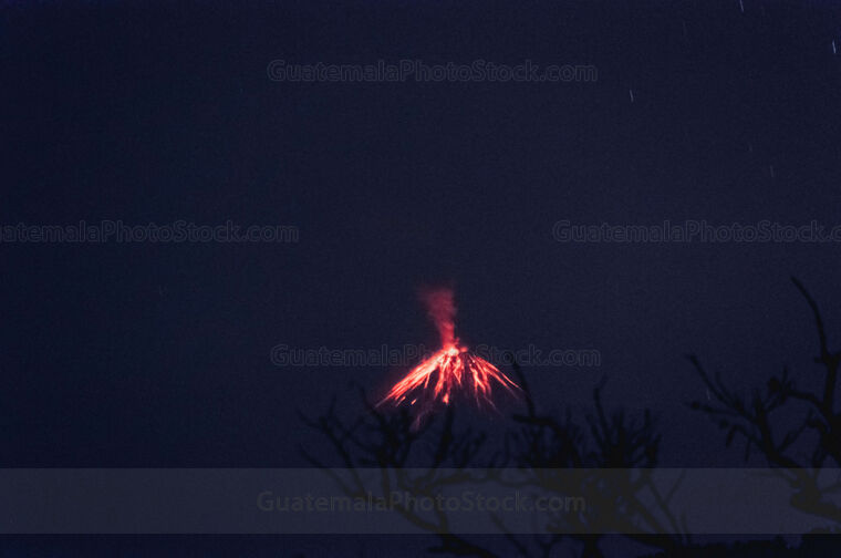 Volcán de fuego, foto nocturna