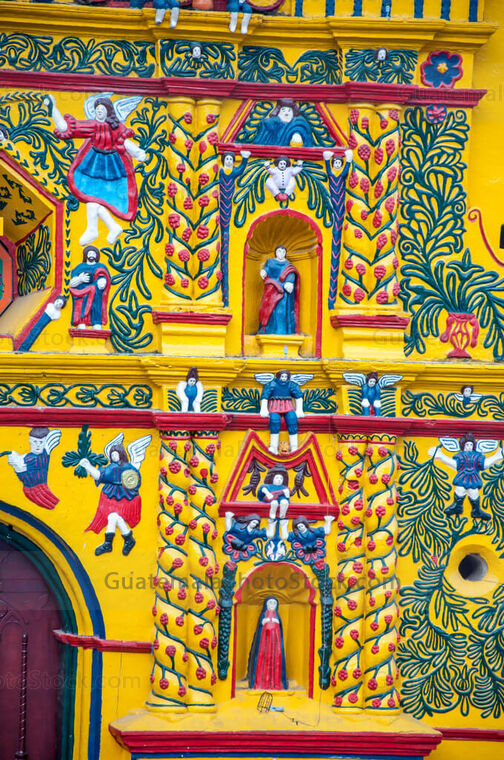 Detalle de fachada del Templo de San Andres Xecul