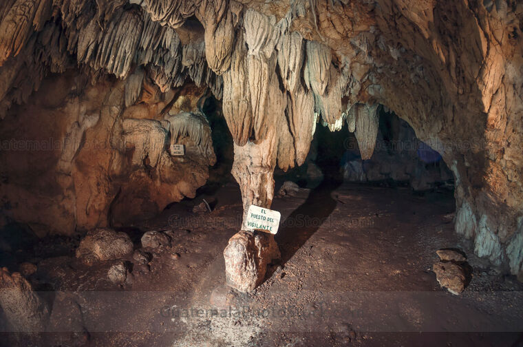 Interior cueva Aktun Kan
