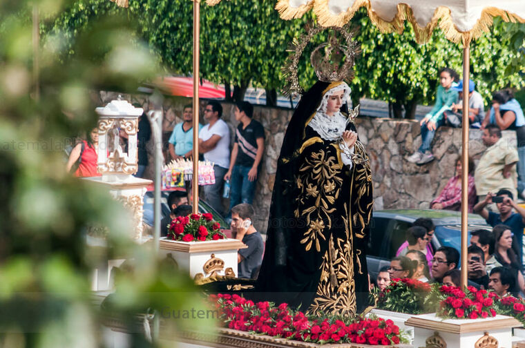 Consagrada Imagen de la Santísima Virgen de la Soledad, Reina de la Paz