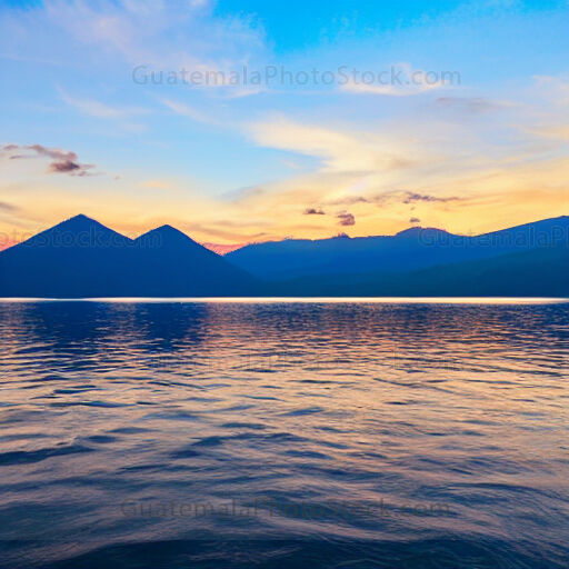 IA: Amanecer en el Lago de Atitlán en un día con cielo azul.