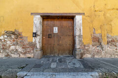 Puerta al estilo colonial de la Antigua Guatemala
