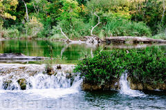 Las Monjas en el Río Machaquila