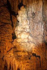Estalagmita en el interior de las Cuevas de Setzol