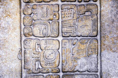 Glijos de estela maya