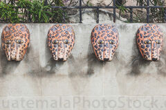 Jaguares tallados en el Parque de Totonicapán
