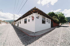 Casa de esquina en Antigua Guatemala