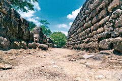 Naturaleza y ruinas en Iximché